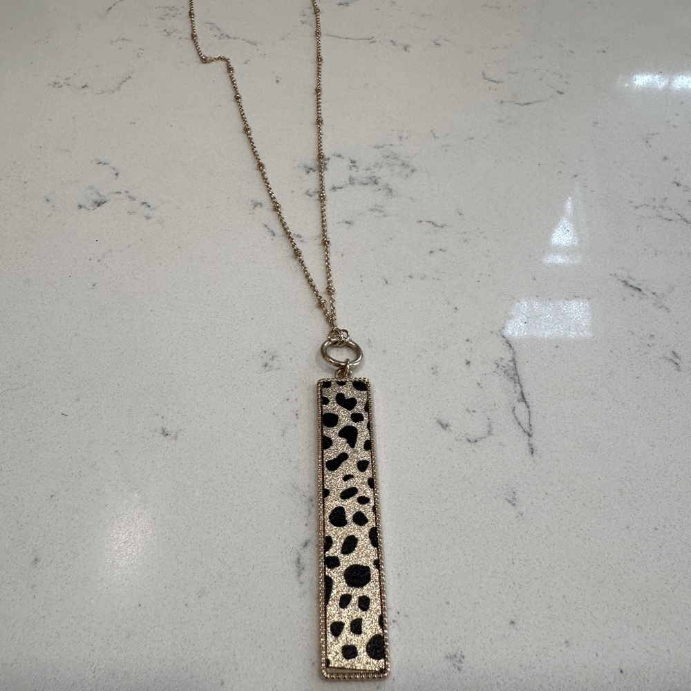 Cheetah Pendant Necklace - Picture 2 of 2